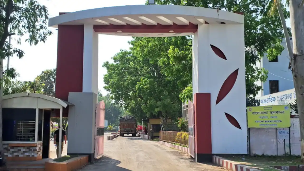 বাংলাবান্ধা স্থলবন্দরে আমদানি-রপ্তানি বন্ধ থাকবে ৮ দিন